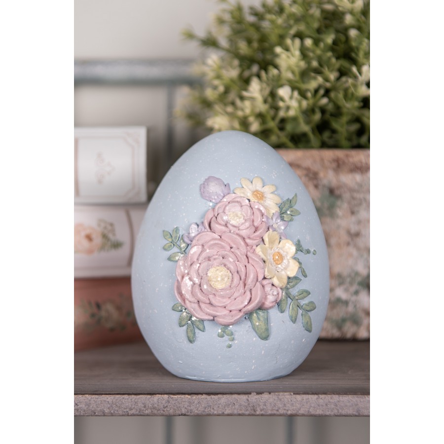 Uovo decorativo in resina celeste c/fiori a rilievo - H.13 cm - Clayre e Eef